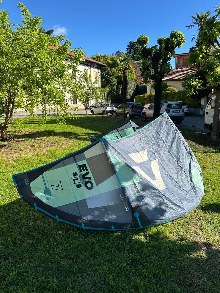 Duotone Evo SLS 7m kite (bar, complete set optioneel), Watersport en Boten, Kitesurfen, Gebruikt, 9 m², Geen board, Ophalen of Verzenden