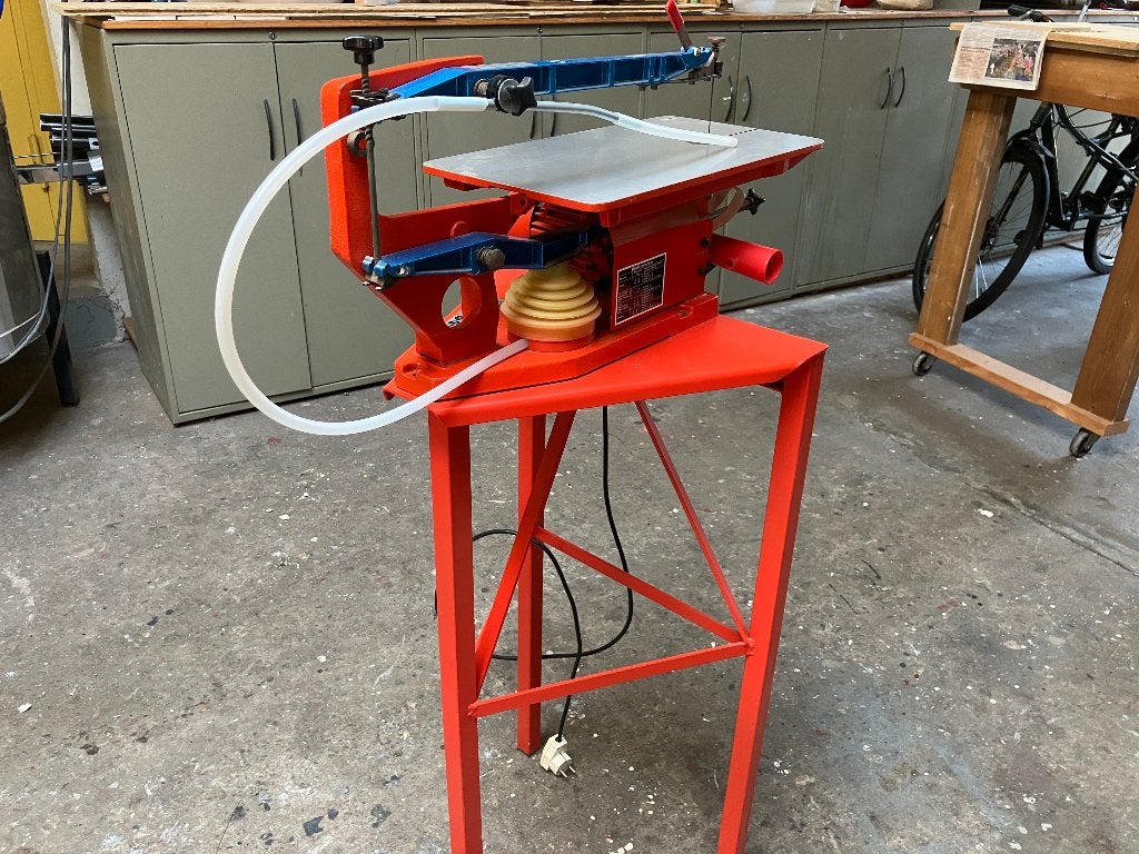 Hegner Multicut-2S Tafel Figuurzaag met onderstel 230V, Ophalen, Hegner, Zo goed als nieuw, 30 tot 70 mm