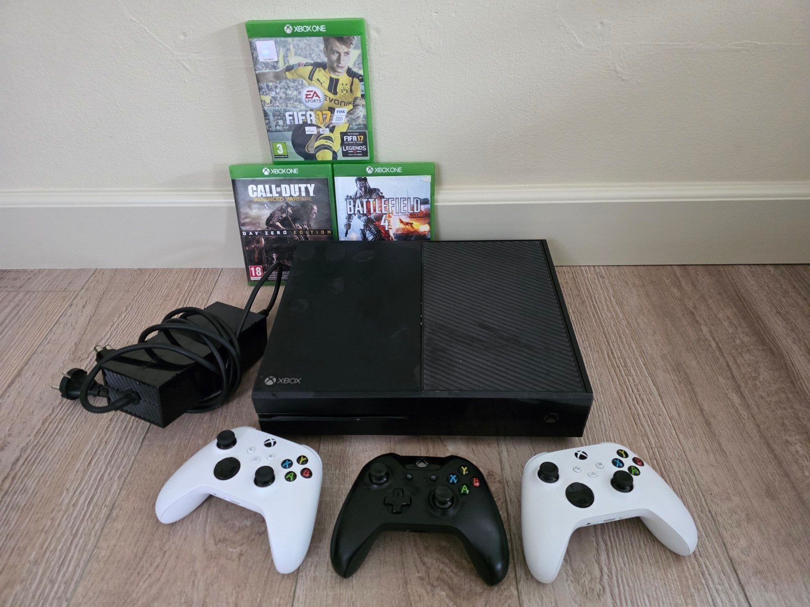 Xbox One met 3 controllers en 3 games, Spelcomputers en Games, Ophalen, Xbox One, Met 3 controllers of meer, 500 GB