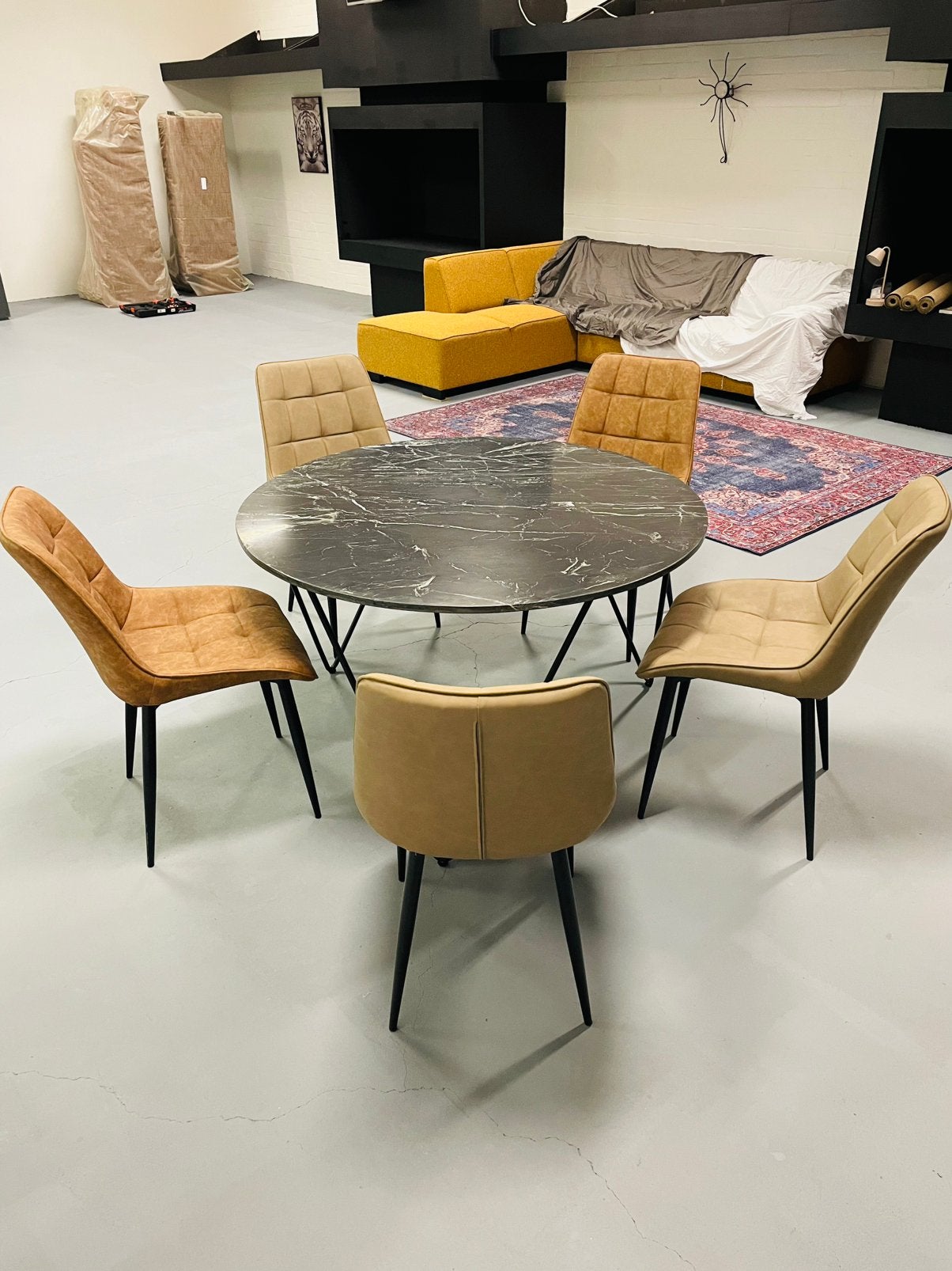 SPLNTERNIEUWE SET, massief zwart marmeren tafel + 5 stoelen, Huis en Inrichting, Tafels | Eettafels, Overige materialen, Chair Plaza