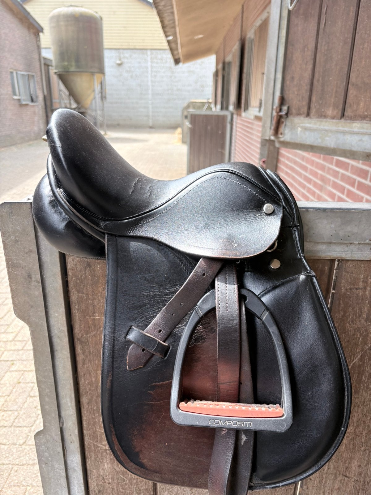 Klein pony zadel, Dieren en Toebehoren, Paarden en Pony's | Zadels, Ophalen, Gebruikt, Veelzijdigheid, XS (15.5 inch of kleiner)