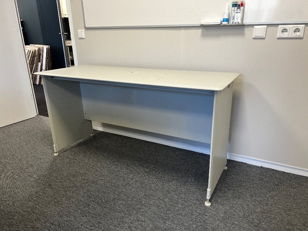 IKEA Bureau - Wit/Grijs - Met kabelgoot TEAB, Ophalen, Gebruikt, Spaanplaat of MDF, 152 cm