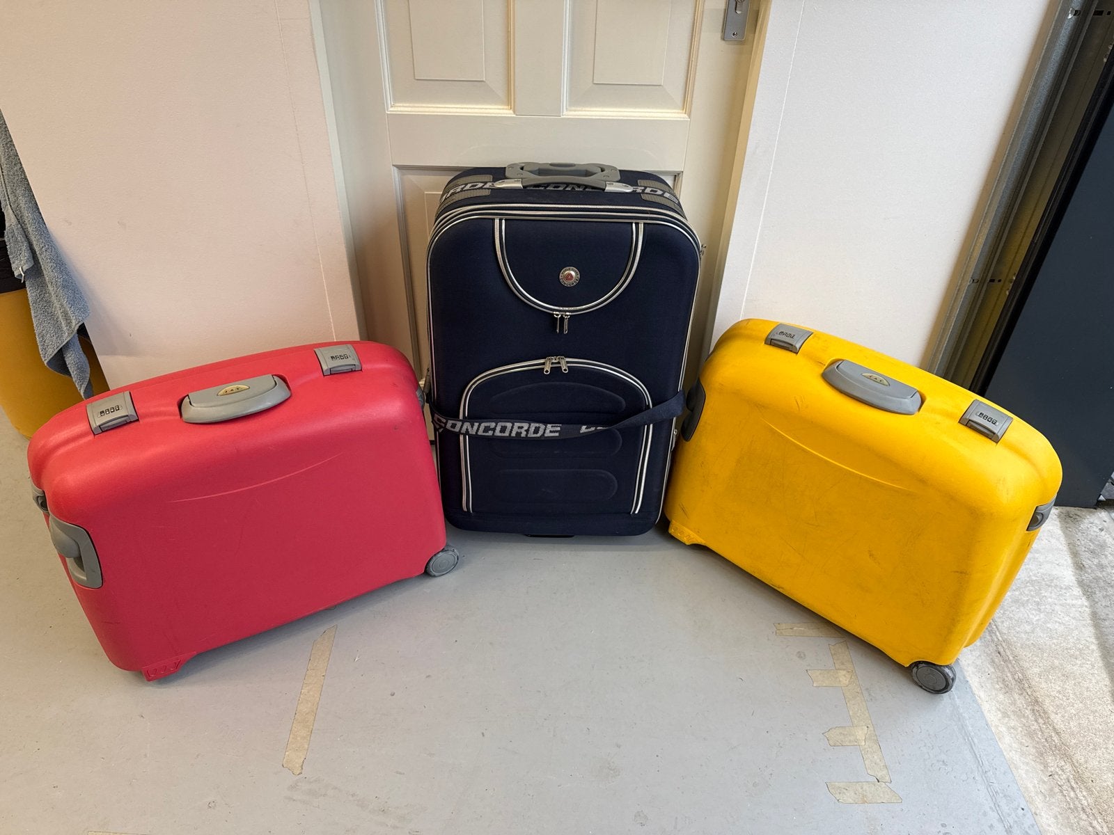Set van 3 koffers: 2 harde, 1 zachte koffer reiskoffer, Sieraden, Tassen en Uiterlijk, 60 tot 70 cm, Gebruikt, Hard kunststof