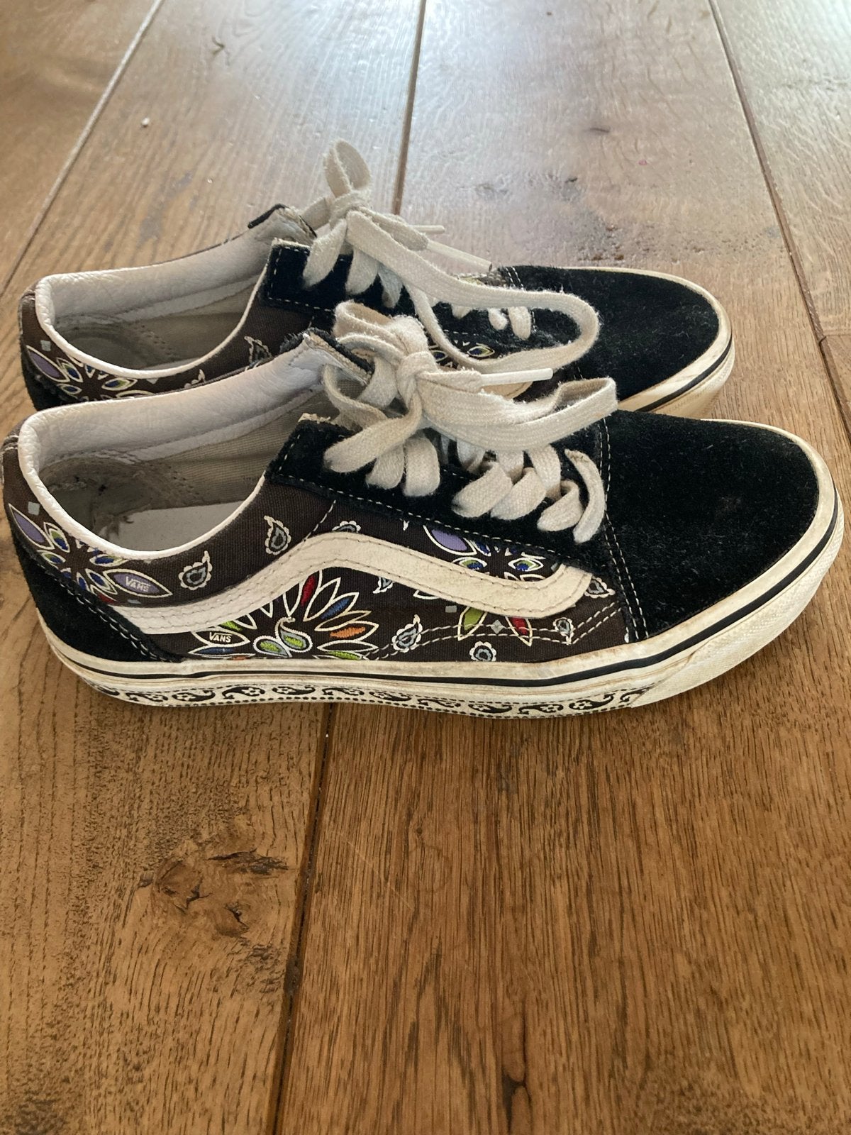 Vans met bloemenprint - Maat 36, Kleding | Dames, Ophalen of Verzenden, Zo goed als nieuw, Sneakers of Gympen