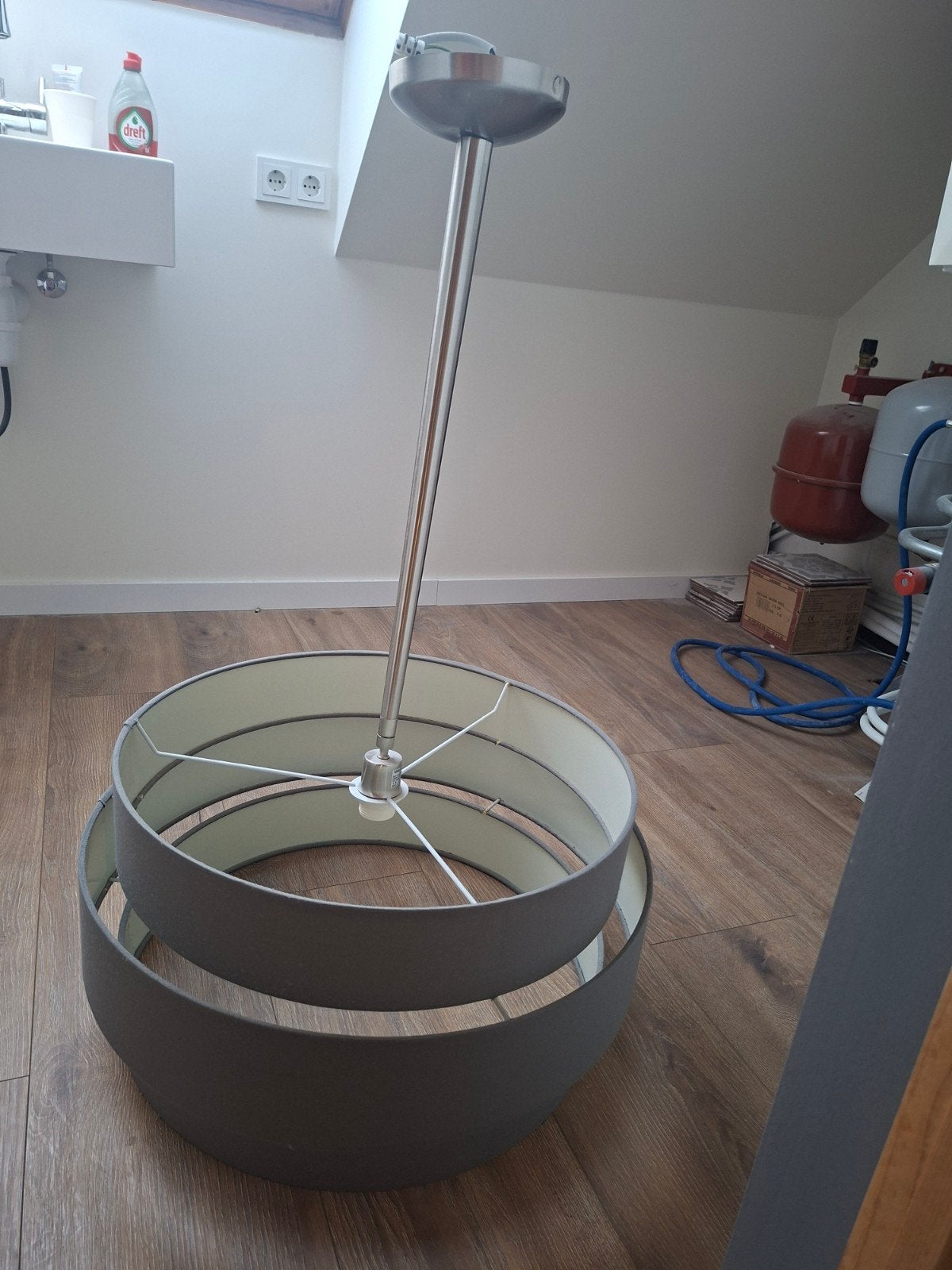 Grote hanglamp met grijze kap, Huis en Inrichting, Lampen | Hanglampen, Ophalen, Gebruikt, Textiel, E27 (groot)