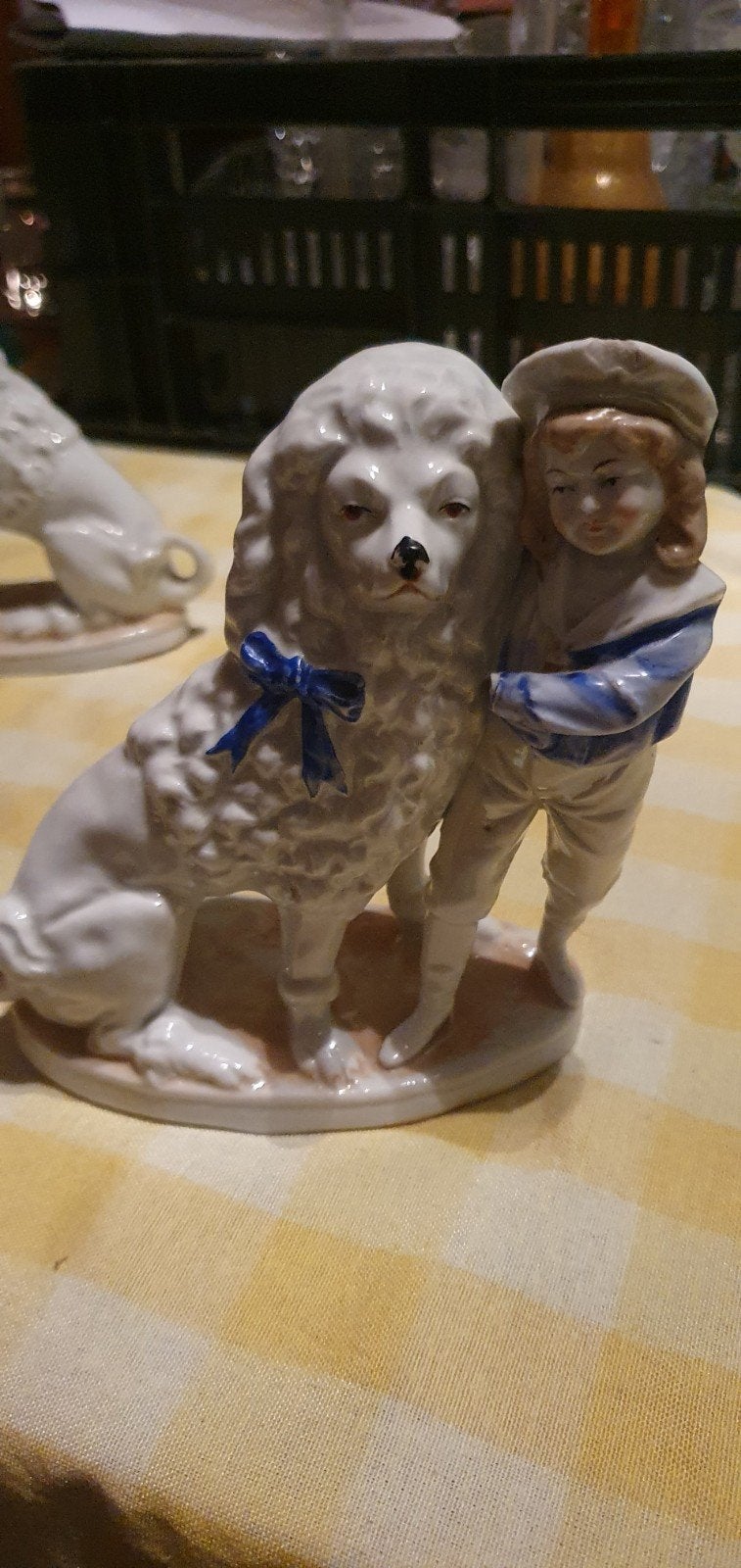 Vintage Porseleinen Beeldje: Jongen met Poedel, Ophalen of Verzenden