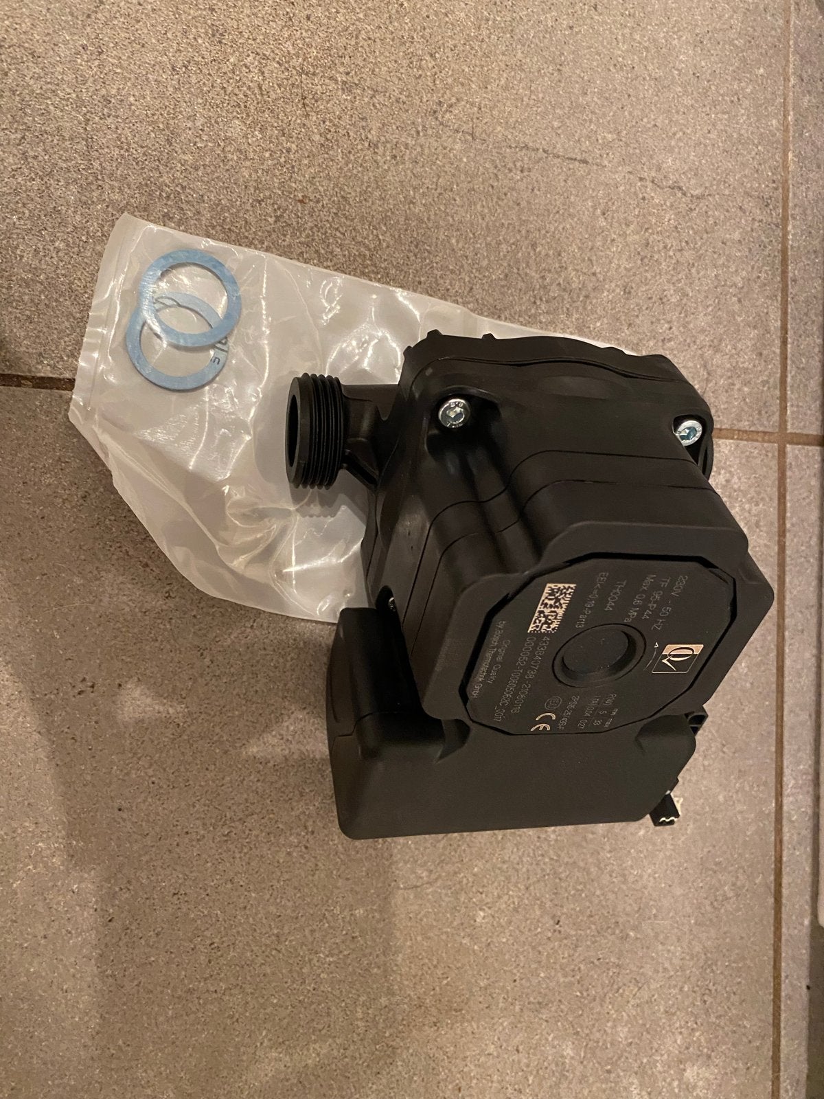 Nefit Bosch CV-ketel Pomp 7746900557 - Nieuw in doos, Doe-het-zelf en Verbouw, Verwarming en Radiatoren, Minder dan 30 cm, Cv-ketel of Combi-ketel