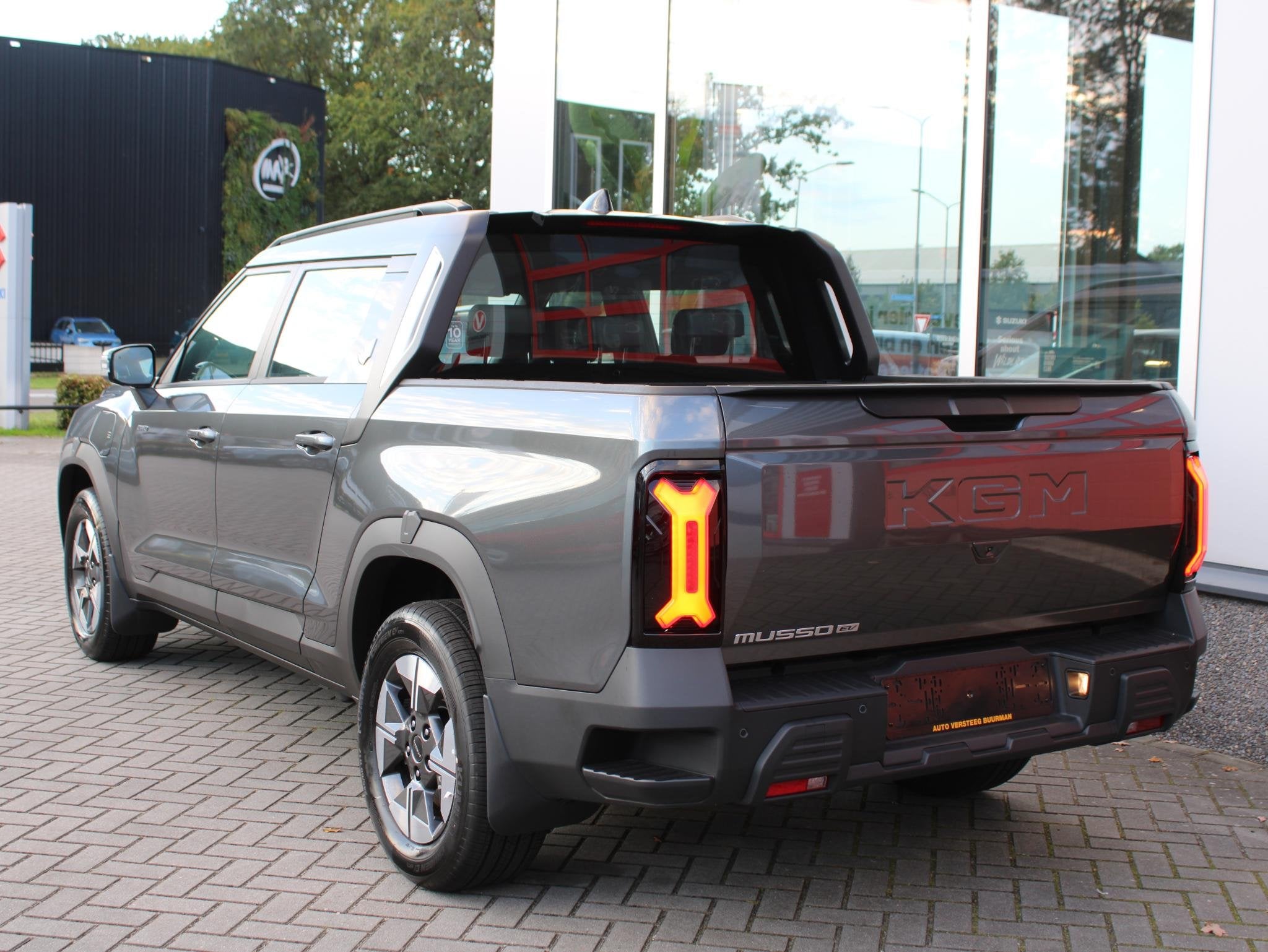 KGM Musso Ev Platinum 80.6 KW 4WD Adaptieve Cruise en Climat, Auto's, 379 km, SUV of Terreinwagen, Zilver of Grijs, 2300 kg