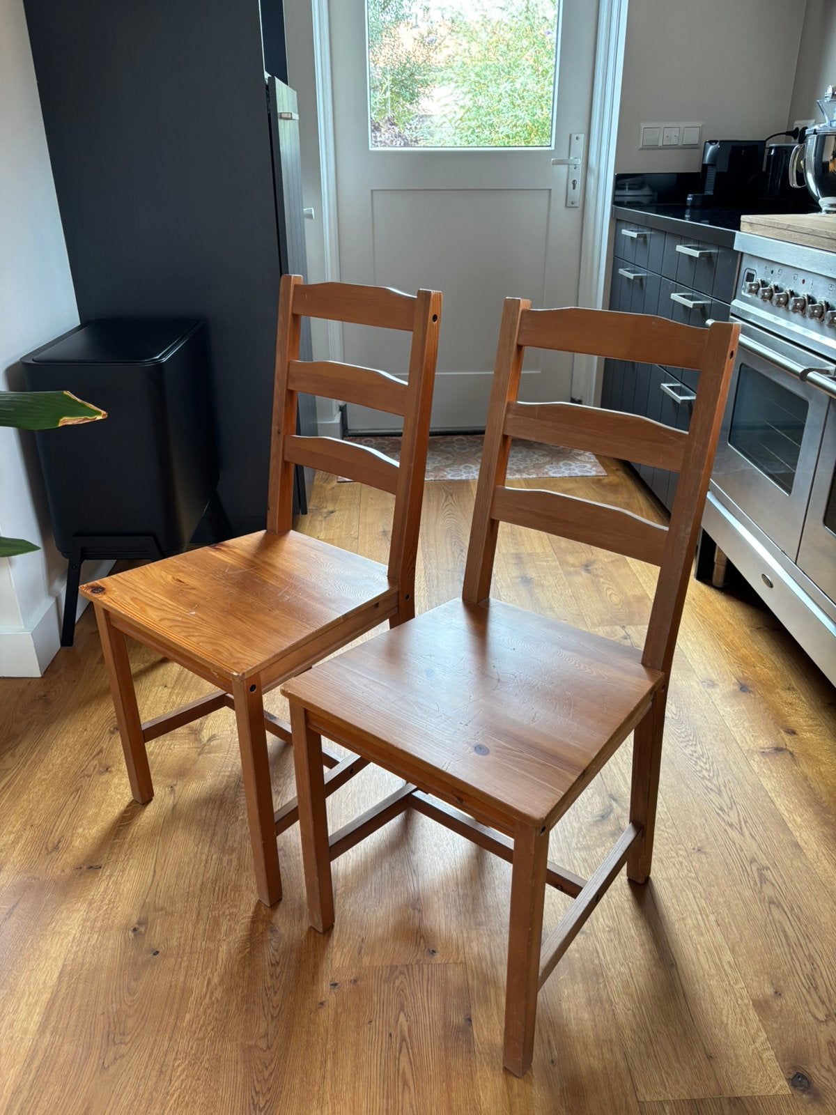 Twee houten stoelen van Ikea, Ophalen, Gebruikt, Twee, Bruin