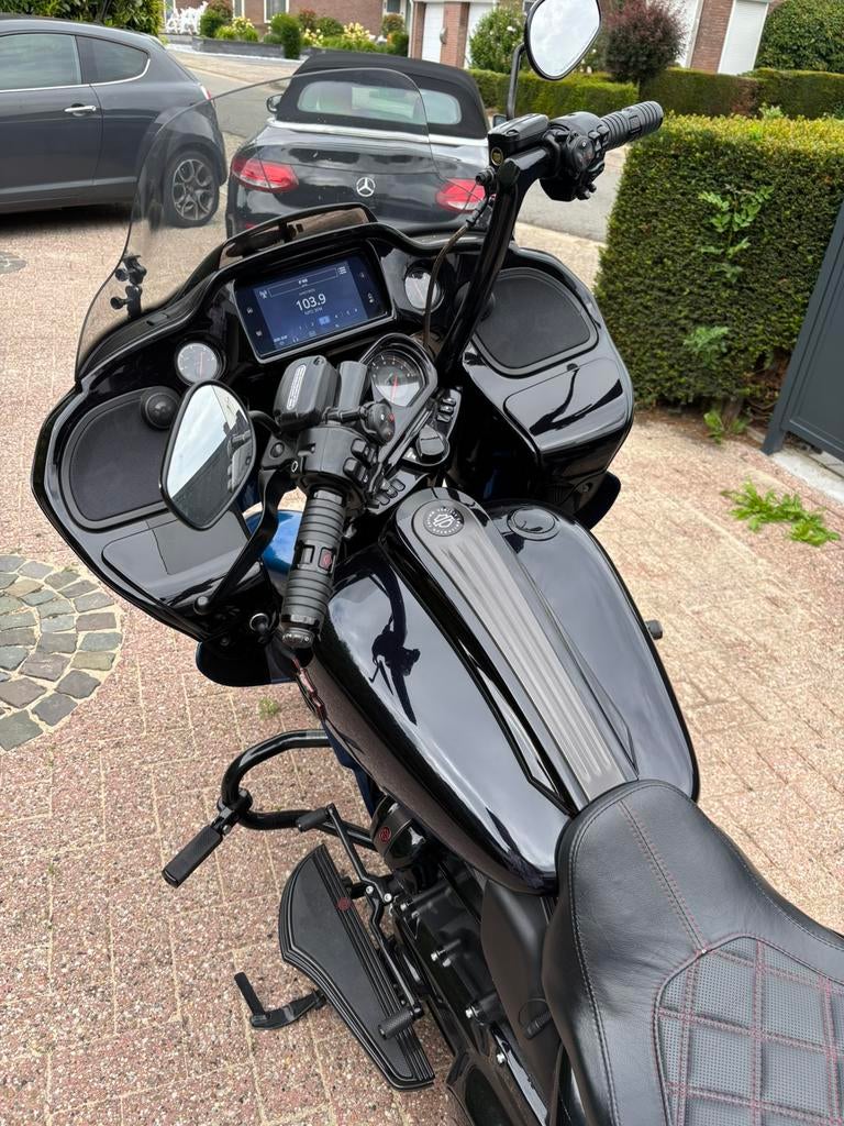 Foto 6 van Harley Davidson Roadglide CVO Mako shark fade