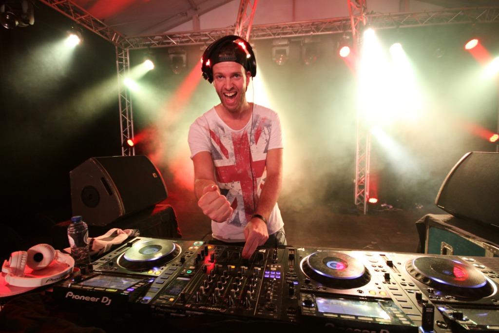 Feest-DJ, DJ boeken, Dj inhuren, DJ zoeken, Feest, Party, DJ, Solo-artiest