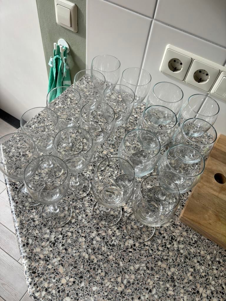 16 wijnglazen – als nieuw – geen beschadigingen, Huis en Inrichting, Ophalen, Glas of Glazen, Overige stijlen, Glas