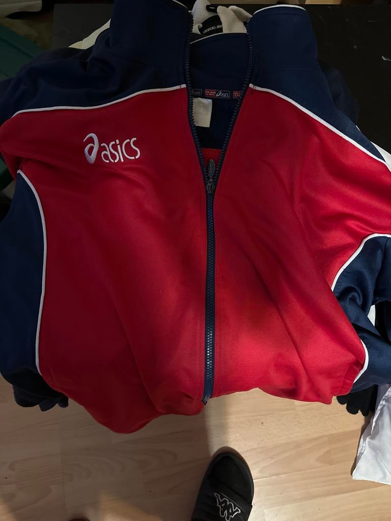 Asics trainingsjack rood/blauw, Kleding | Heren, Truien en Vesten, Ophalen, Zo goed als nieuw, Maat 52/54 (L), Rood