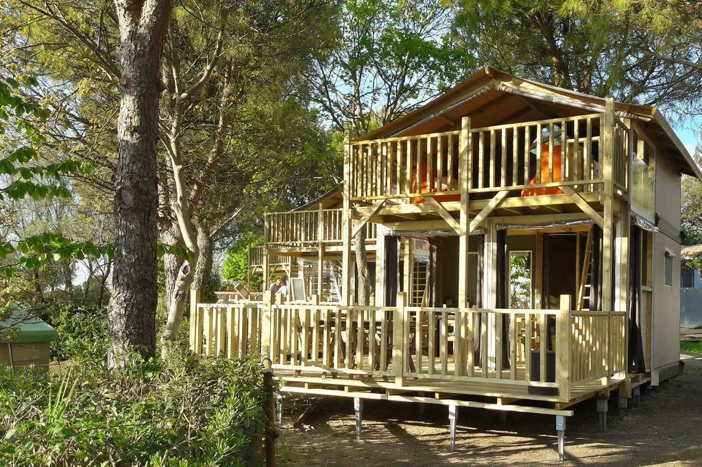 Italie, Pesaro: Luxe Glamp Air Lodgetent, Vakantie, Internet, Aan zee, Recreatiepark