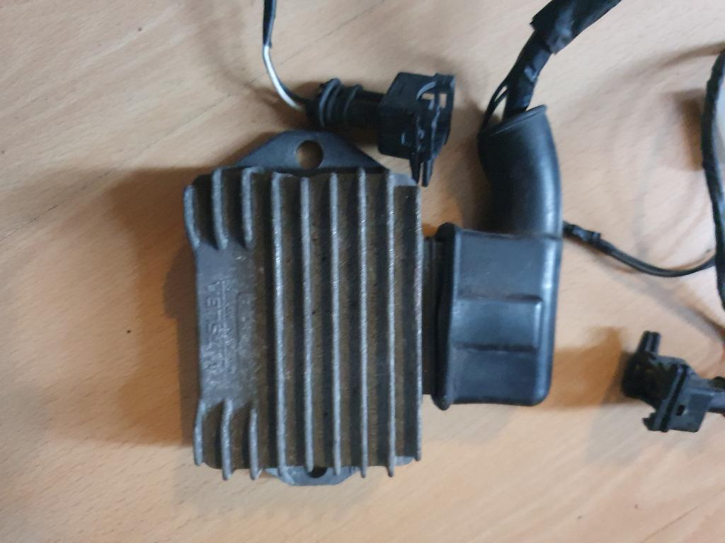 Spanningsregelaar Piaggio & Vespa 12 Volt 8 Polig origineel, Fietsen en Brommers, Piaggio, Piaggio, Spanningsregelaar, Ophalen of Verzenden