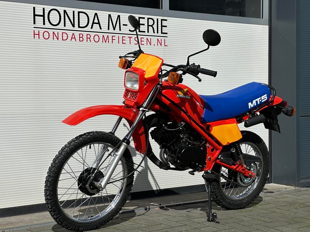 Nieuw opgebouwde Honda MT5 R119, model 1985