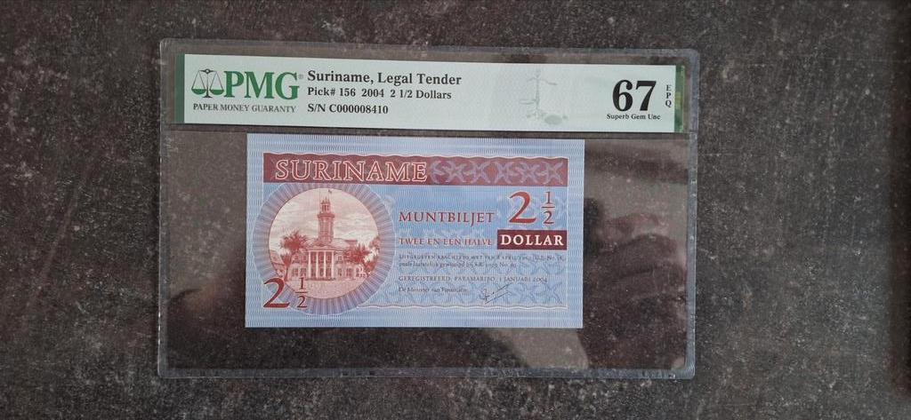 Suriname 2.5 dollar 2004 PMG 67, Ophalen of Verzenden