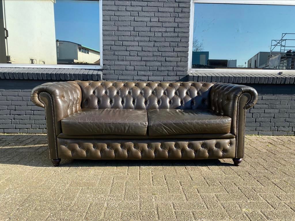 Chesterfield bank olijf groen GRATIS BEZORGD, Huis en Inrichting, Banken | Bankstellen, Ophalen of Verzenden, Gebruikt, 75 tot 100 cm