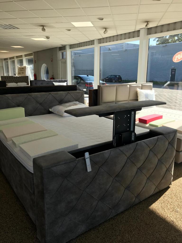 Actie ! Boxspring luxe 180x200 met tv lift voetbord !, Huis en Inrichting, Ophalen, 180 cm, 200 cm, Nieuw