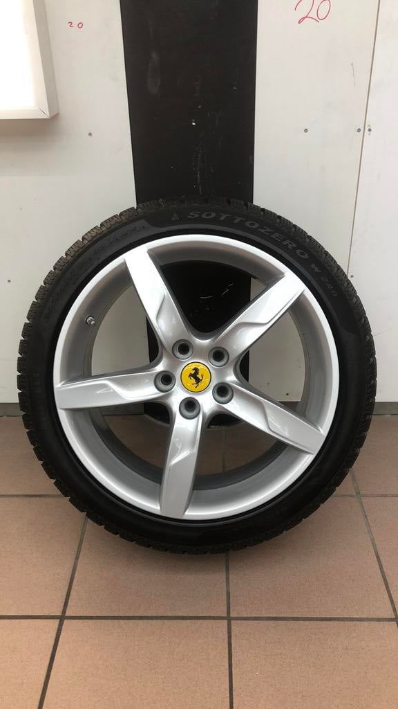 Velgenset Ferrari California T, Banden en Velgen, Winterbanden, Personenwagen, Ophalen