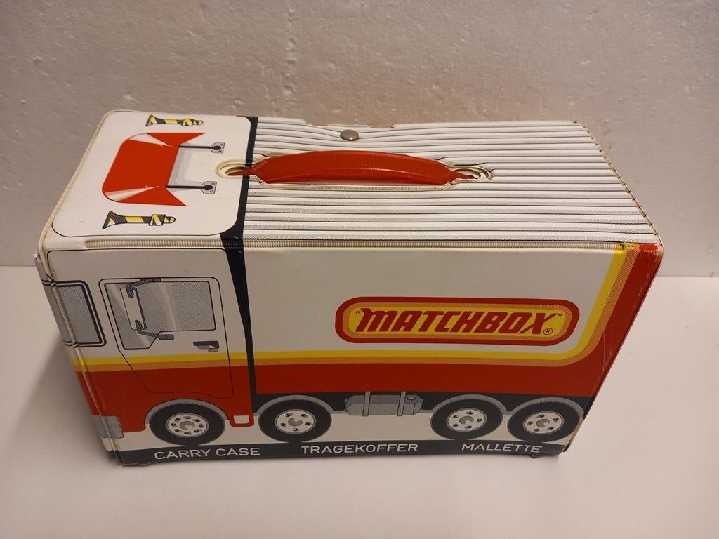 Matchbox koffer met mandjes 3INCH, Hobby en Vrije tijd, Modelauto's | Overige schalen, Ophalen of Verzenden, Zo goed als nieuw