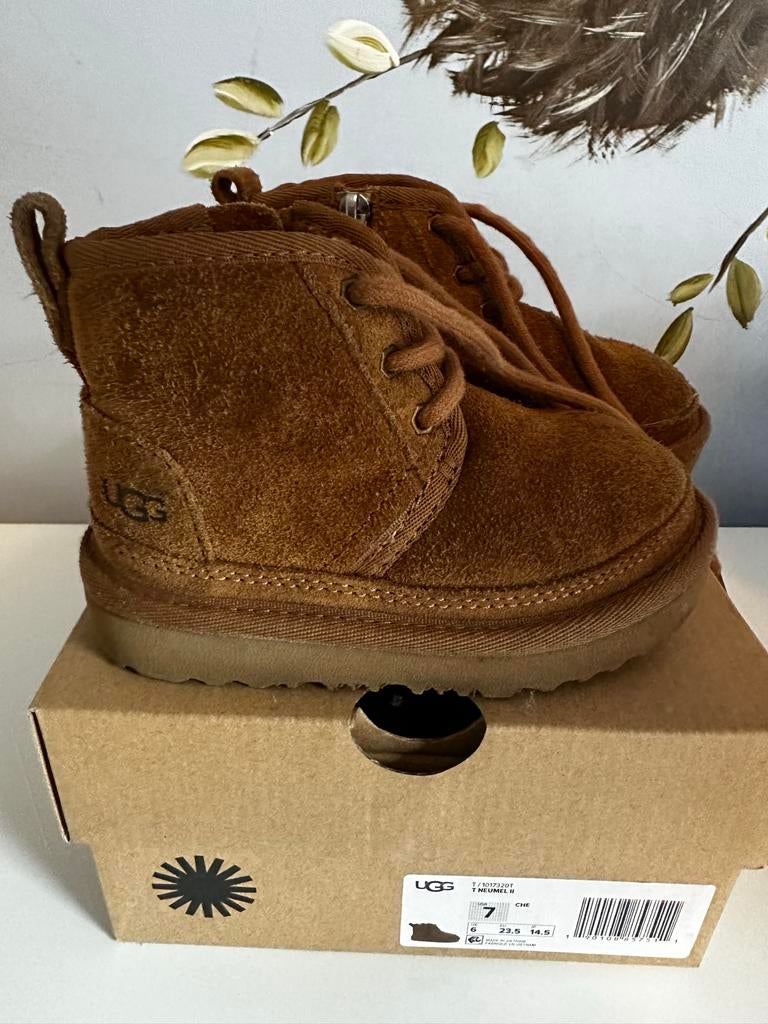 Warme UGG Schoenen Maat 23.5, Ophalen of Verzenden, Zo goed als nieuw, Jongetje of Meisje, Schoentjes