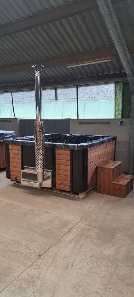 Hybride spa, hot tub, jacuzzi, houtkachel, 46 jets, 13xlamp, Ophalen, Gebruikt, Trap, Wellnessandgarden