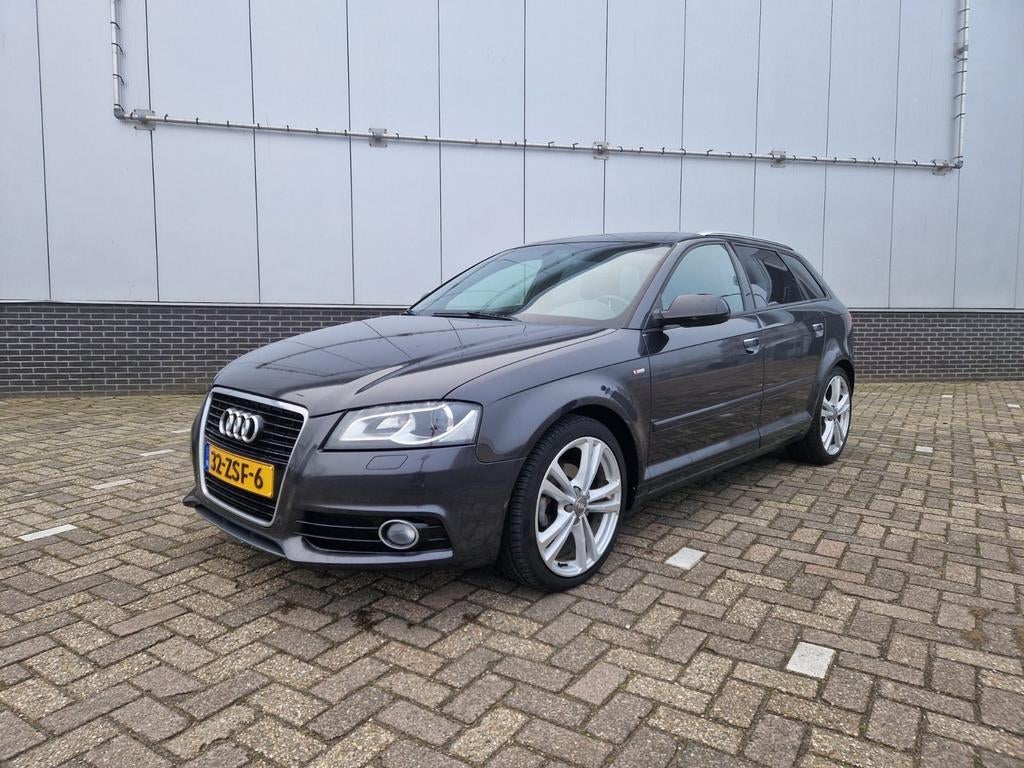 Audi A3 S-LINE SPORTBACK Automaat 1.2TFSI 77KW S-tronic 7, Zwart, 4 cilinders, Leder en Stof, 1200 kg