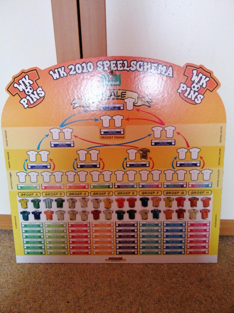 WK pins 2010., Verzamelen, Speldjes, Pins en Buttons, Ophalen, Gebruikt, Sport, Speldje of Pin