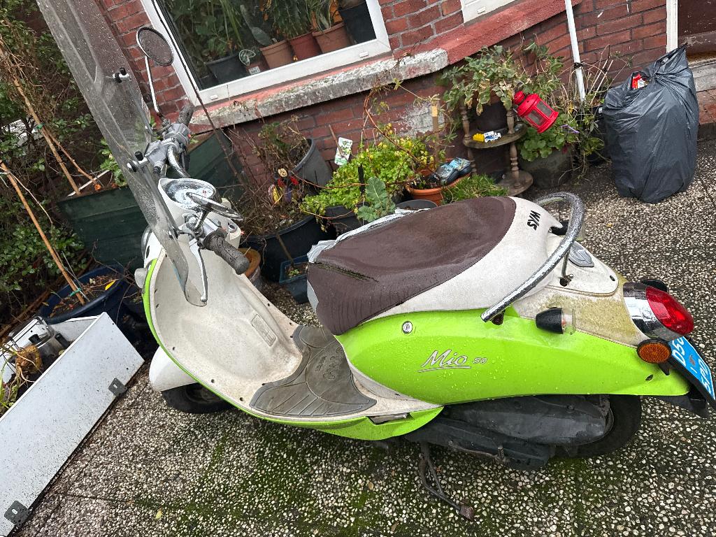 Sym mio, Fietsen en Brommers, Scooters | SYM, Gebruikt, Benzine, 50 cc, Maximaal 25 km/u