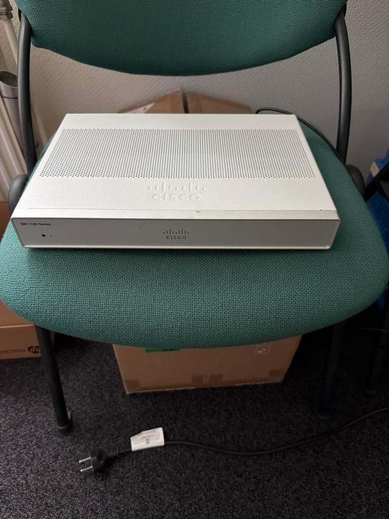 Cisco ISR 1100 Series Router - Zo goed als nieuw, Computers en Software, Routers en Modems, Ophalen of Verzenden, Zo goed als nieuw