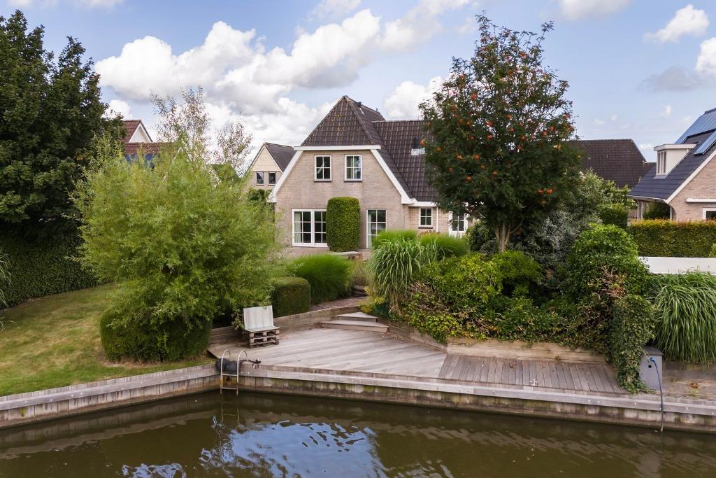 Ruime vrijstaande woning  aan open vaarwater Friesland, Huizen en Kamers, Huizen te koop, 500 tot 1000 m², Vrijstaande woning