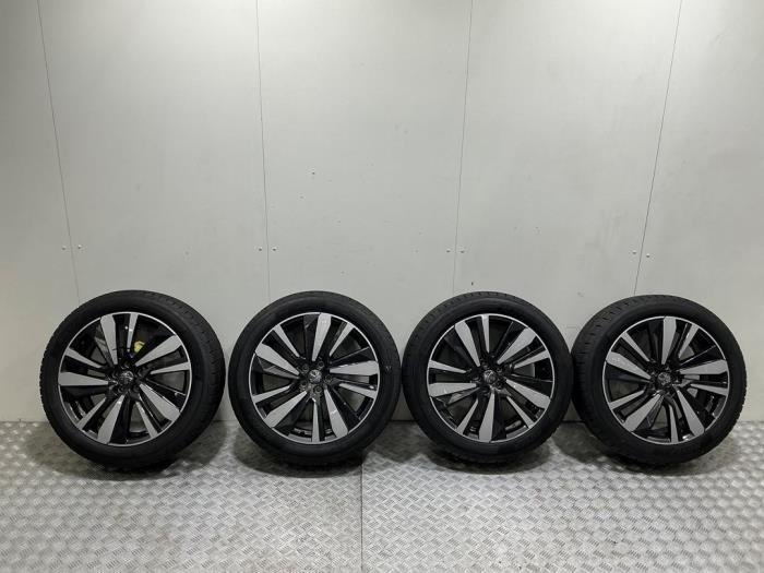 Sportvelgenset + winterbanden van een Peugeot 3008 (3008 16-, Auto-onderdelen, Banden en Velgen, 12 maanden garantie, Gebruikt