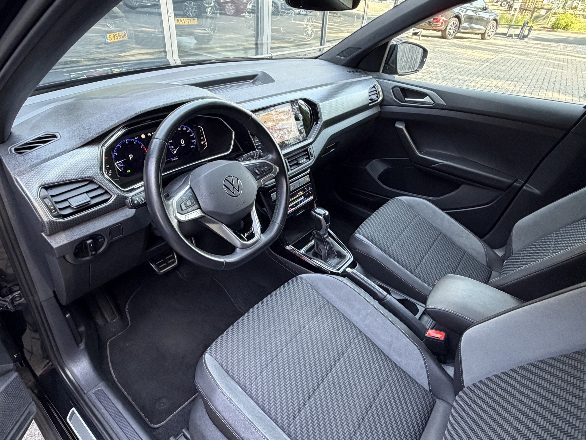 Volkswagen T-Cross 1.0 TSI AUT. *!* 2x R-LINE *!* NAVI/ CARP, Auto's, Gebruikt, Euro 6, Zwart, Bedrijf