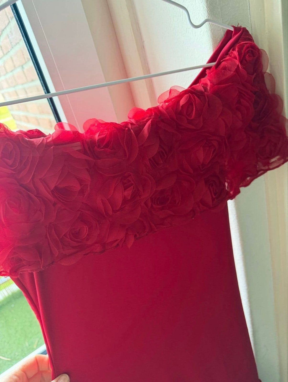 Rode galajurk met rozen detail, Kleding | Dames, Jurken, Zo goed als nieuw, Ophalen, Maat 38/40 (M), Rood