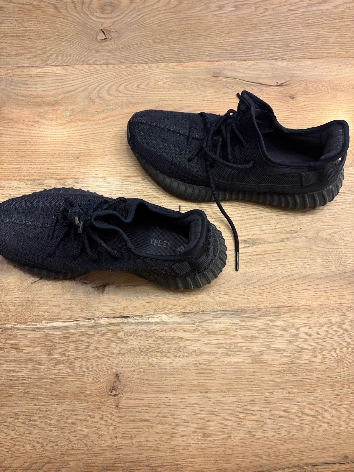 Yeezy V2 Onyx Black Maat 44,5, Kleding | Heren, Schoenen, Zwart, Ophalen of Verzenden, Sneakers of Gympen, Gedragen