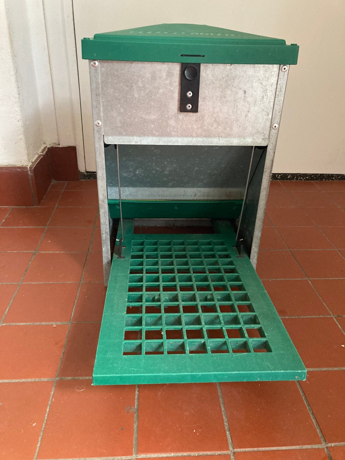 Feed-o-matic voerautomaat 5 kg, voor kippen, Dieren en Toebehoren, Pluimvee | Toebehoren, Ophalen of Verzenden, Gebruikt, Drinken en Voederen