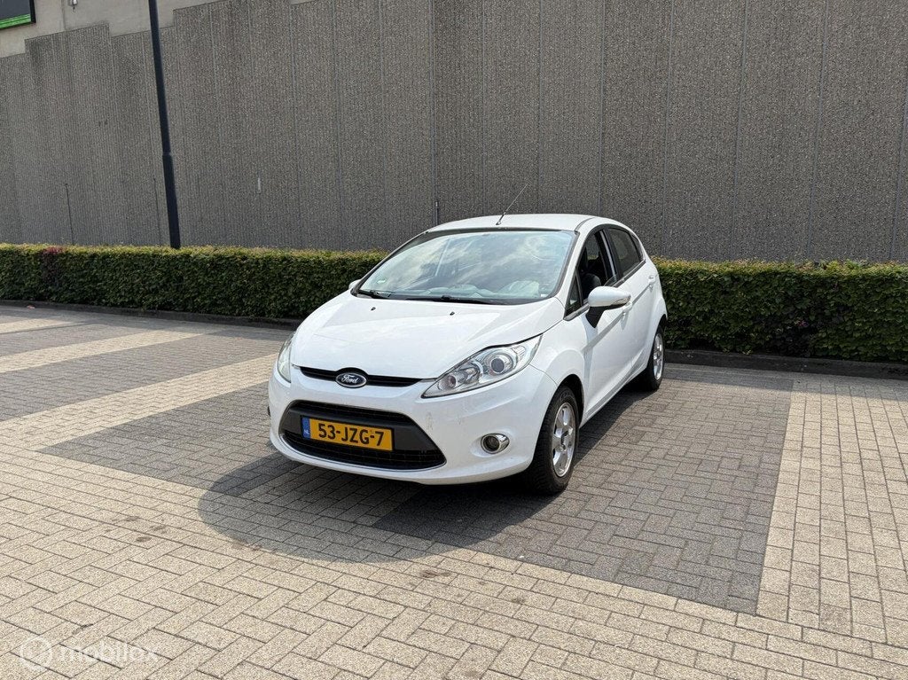 Ford Fiesta 1.6 Ghia | Nieuwe APK | Inruil mogelijk, Auto's, Ford, Voorwielaandrijving, Electronic Stability Program (ESP), Wit