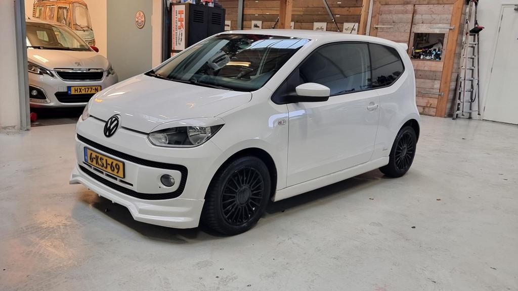 Volkswagen Up! 1.0 high up! Bodykit, Navi, Bluetooth, cruise, Auto's, Voorwielaandrijving, Euro 5, Stof, Gebruikt