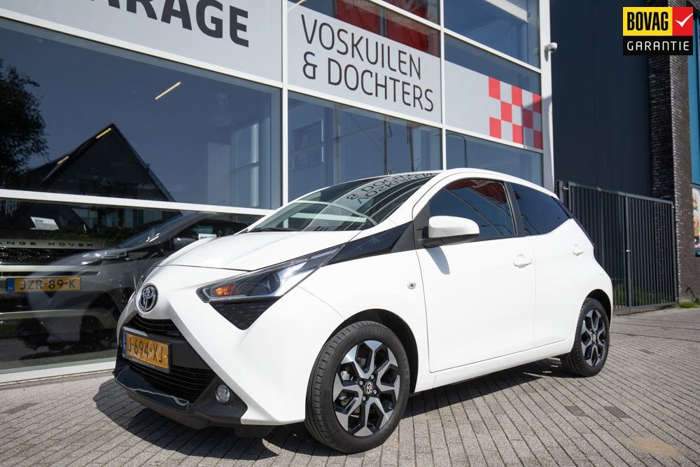 Toyota Aygo 1.0 VVT-i x-joy Carplay | Camera | Cruise contro, 12 maanden, Gebruikt, Euro 6, 4 stoelen