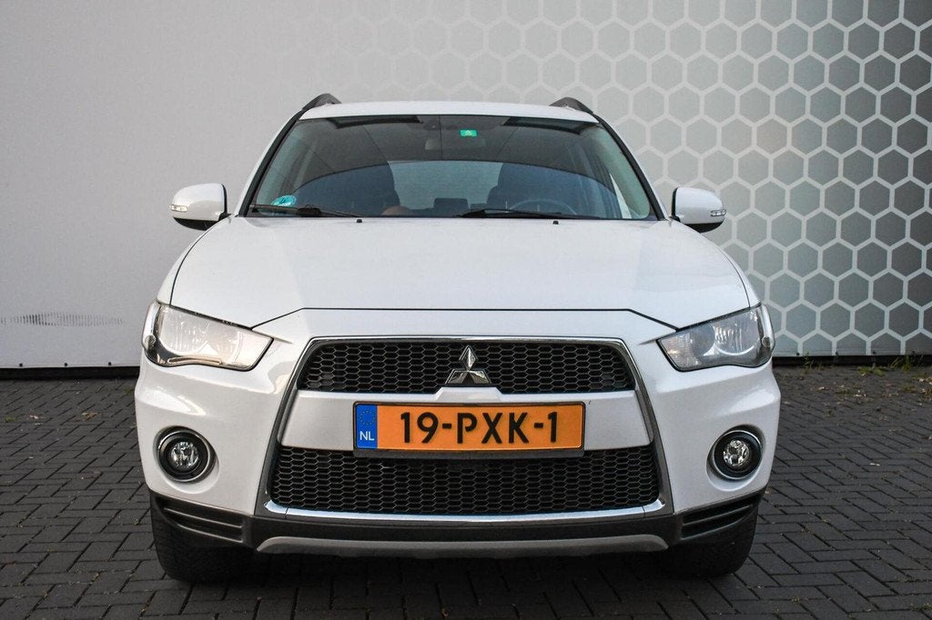 Mitsubishi Outlander 2.0 Intro Edition Trekhaak PDC, Stof, 4 cilinders, Wit, Origineel Nederlands