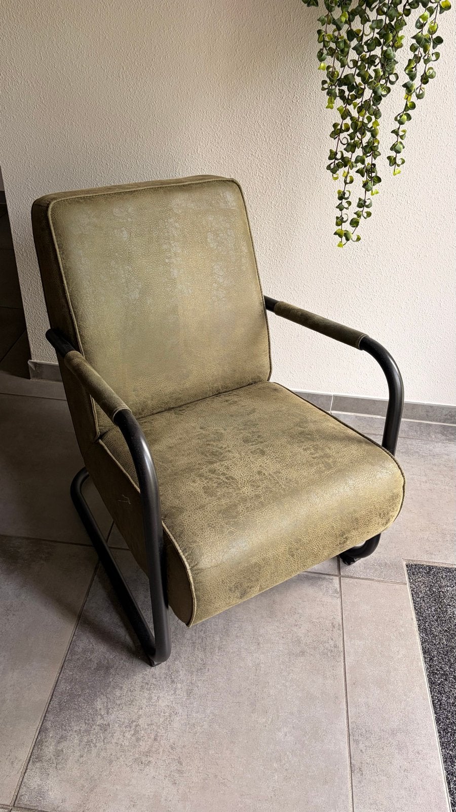 Loungestoel Olijfgroen - Comfortabel en Stijlvol, Huis en Inrichting, Fauteuils, Ophalen, Gebruikt, Metaal, 75 tot 100 cm
