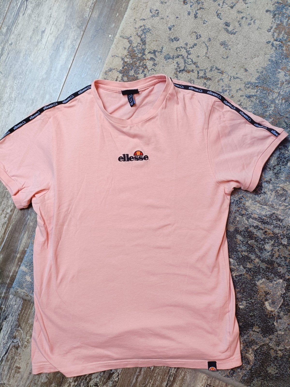 Ellesse T-shirt zalm/roze met logo en banden, Ophalen of Verzenden, Zo goed als nieuw, Roze