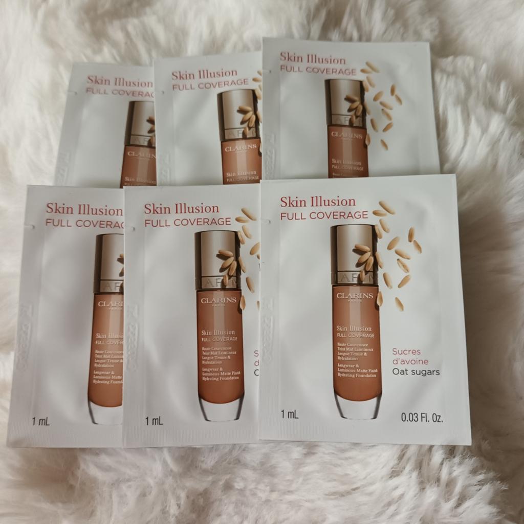 CLARINS skin illusion full coverage  .6 stuks..nieuw, Ophalen of Verzenden, Nieuw, Gehele gezicht