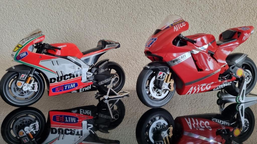 Rossi + stoner 1:9 Ducati modellen +doos, Ophalen of Verzenden, Zo goed als nieuw, Motor