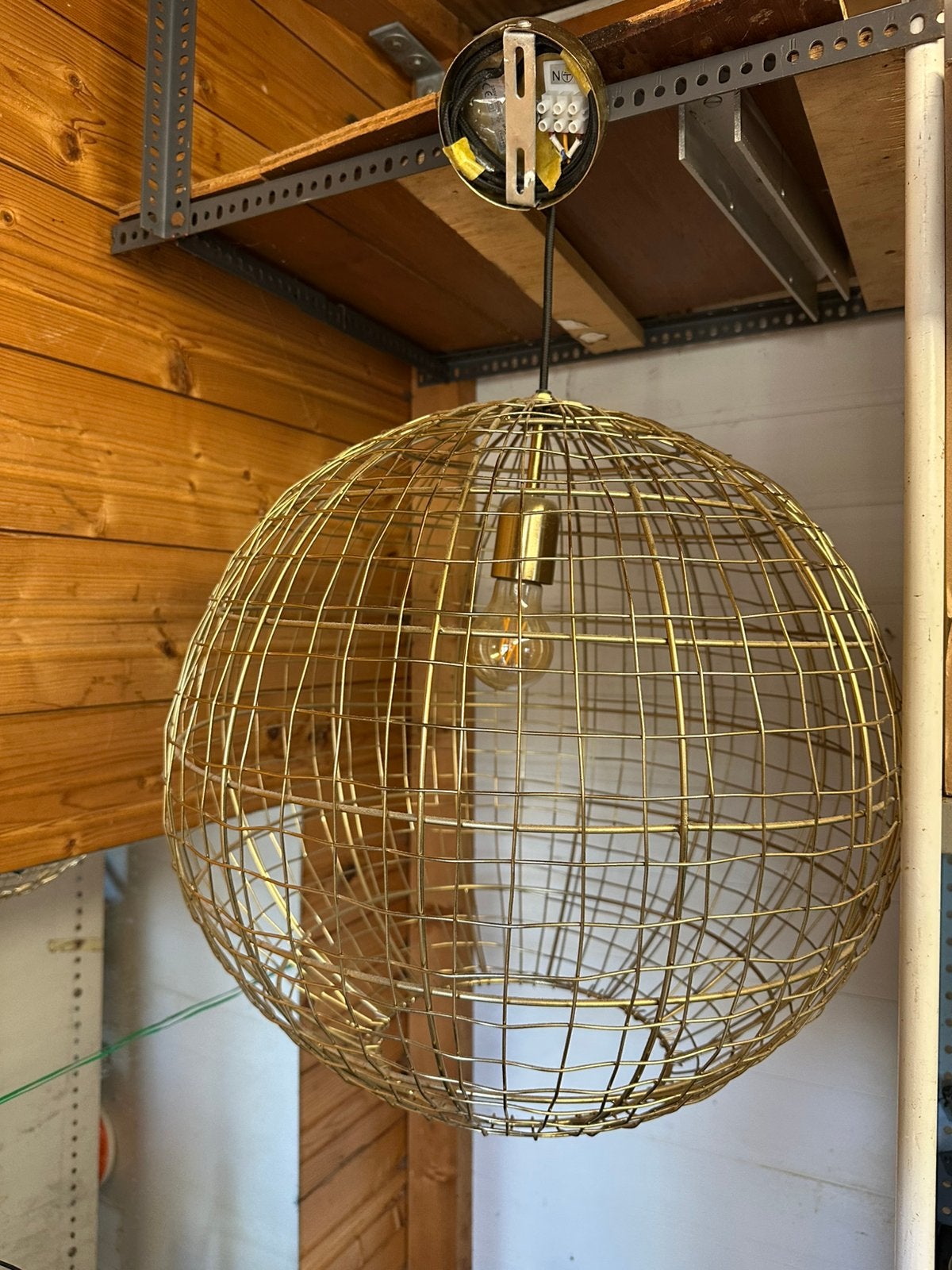 Gouden hanglamp, Ophalen, Zo goed als nieuw