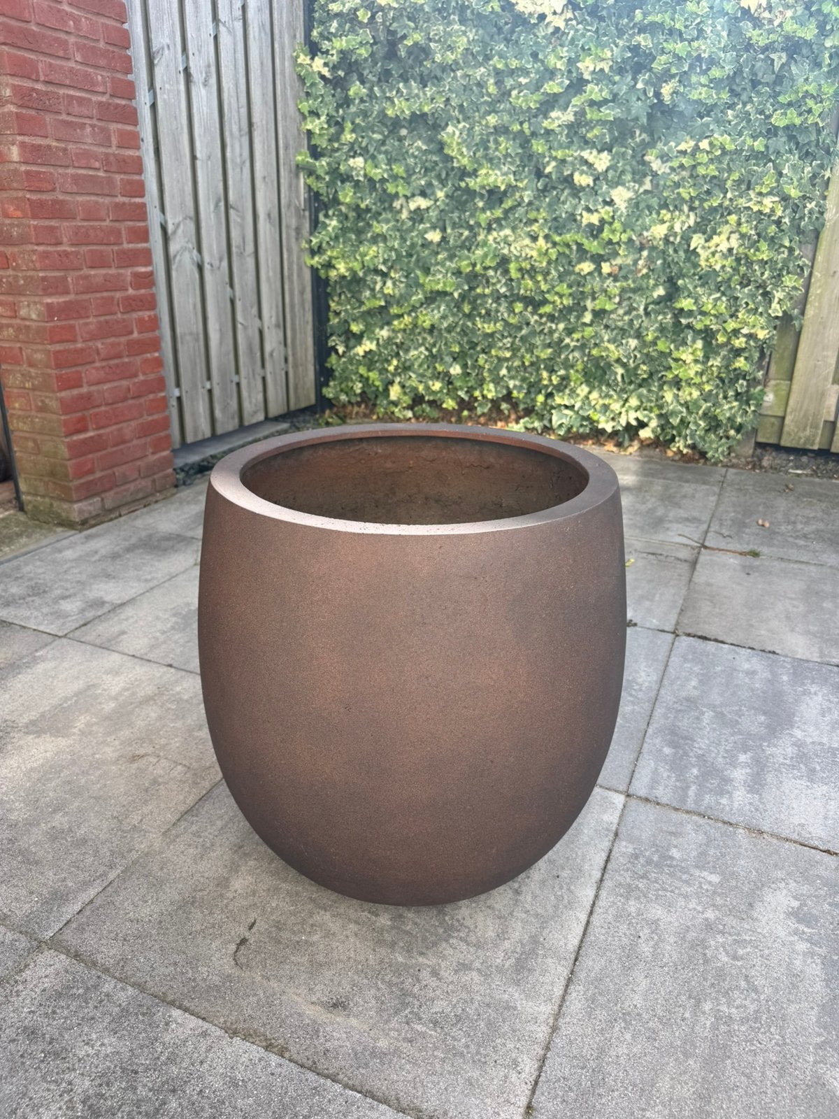 2 mooie grote plantenbakken, Tuin en Terras, Ophalen, Steen, Rond, Zo goed als nieuw