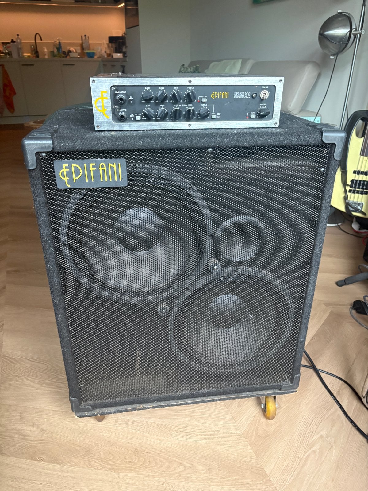 Epifani UL-502 Top: 600W plus Epifani 2x12 Speakerkast, Ophalen of Verzenden, Gebruikt, Basgitaar, 100 watt of meer