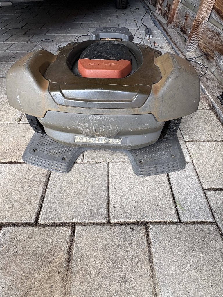 Huskvarna robotmaaier, Ophalen, Gebruikt, Bestuurbaar via app, Minder dan 20 cm