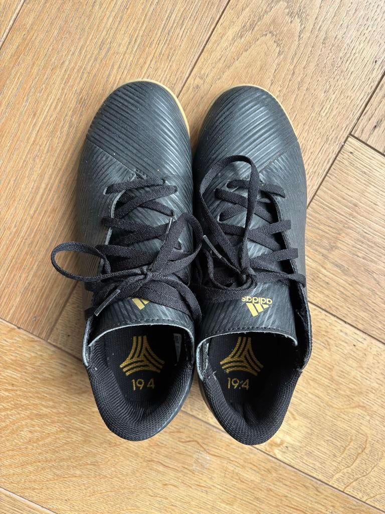 Adidas zaalvoetbalschoenen maat 40, Maat XS of kleiner, Schoenen, Ophalen of Verzenden, Zo goed als nieuw
